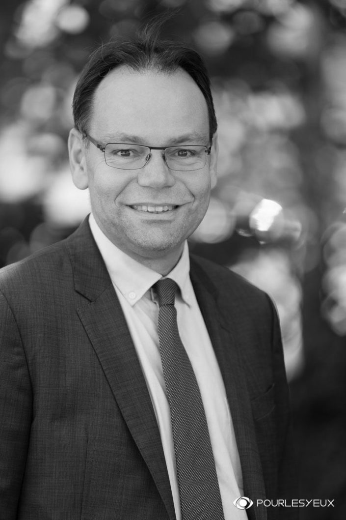 photographe genève extérieur homme corporate tcs portrait entreprise suisse noir blanc