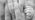 portrait photographe genève séance photo main nourrisson bébé enfant noir blanc
