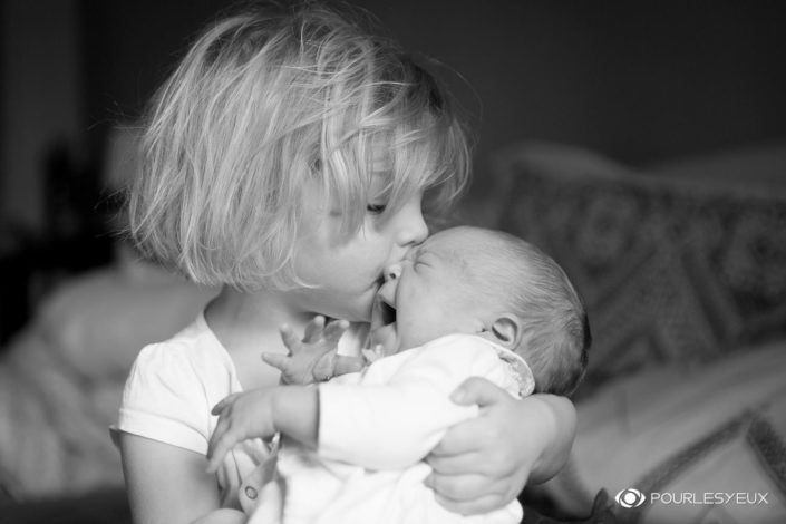 photographe genève extérieur nourrisson bébé baby babybook enfant séance photo shooting noir blanc