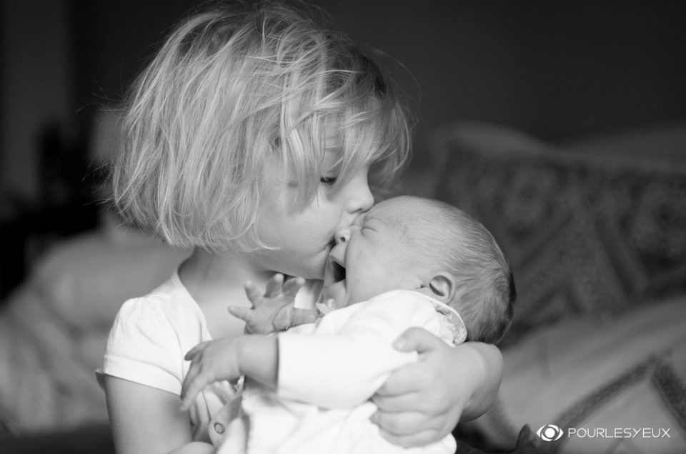 photographe genève extérieur nourrisson bébé baby babybook enfant séance photo shooting noir blanc