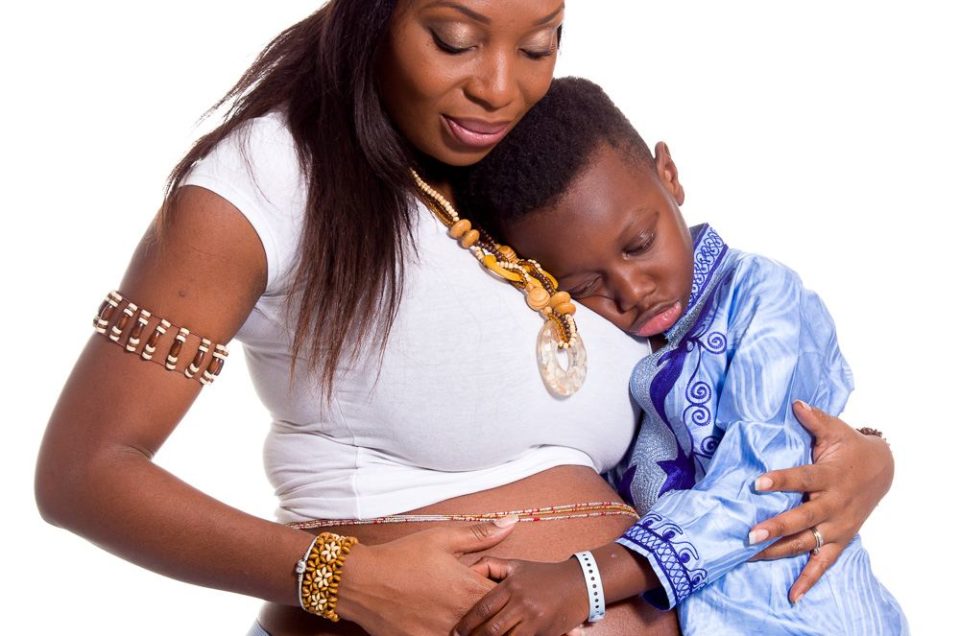 maternité grossesse enceinte séance photo photographe genève enfant fils maman mère
