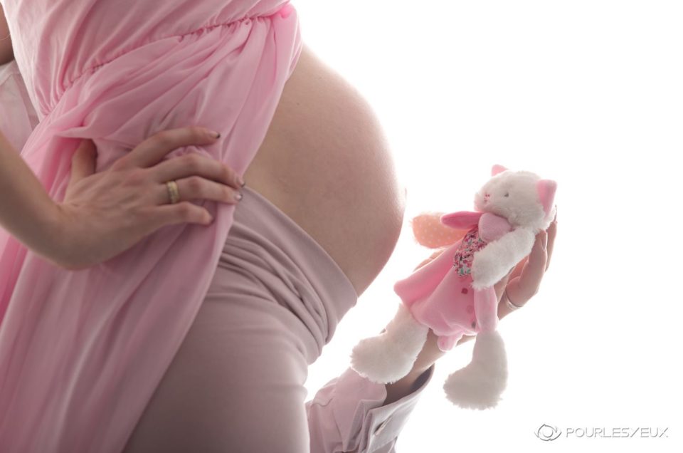 photographe grossesse enceinte Genève, nu doudou tout rose