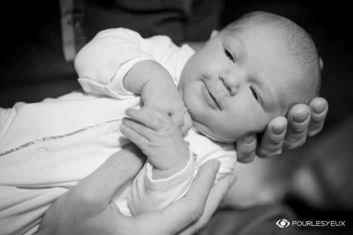 photographe genève baby bébé nourrisson famille suisse enfant nouveau né noir blanc