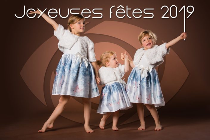 Enfants souhaitant Joyeux Noël - Offres cadeau Noël 2019 Photographe à Genève