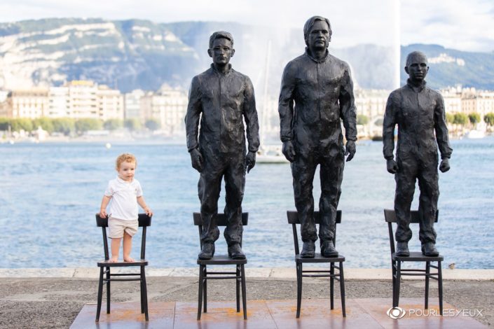 Enfant qui rejoint l'oeuvre "Anything to say ?" - POURLESYEUX Photographe à Genève